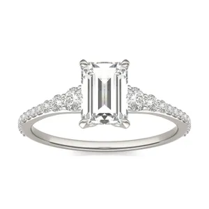 Emerald Signature Graduated Side-Stone Engagement Ring image, 